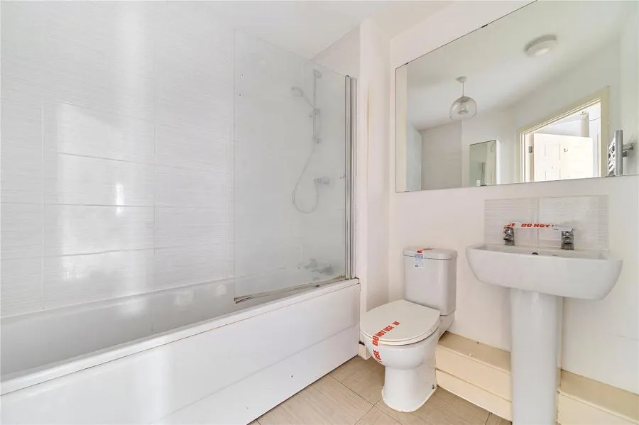 Winter Close, Epsom, KT17, photo 6