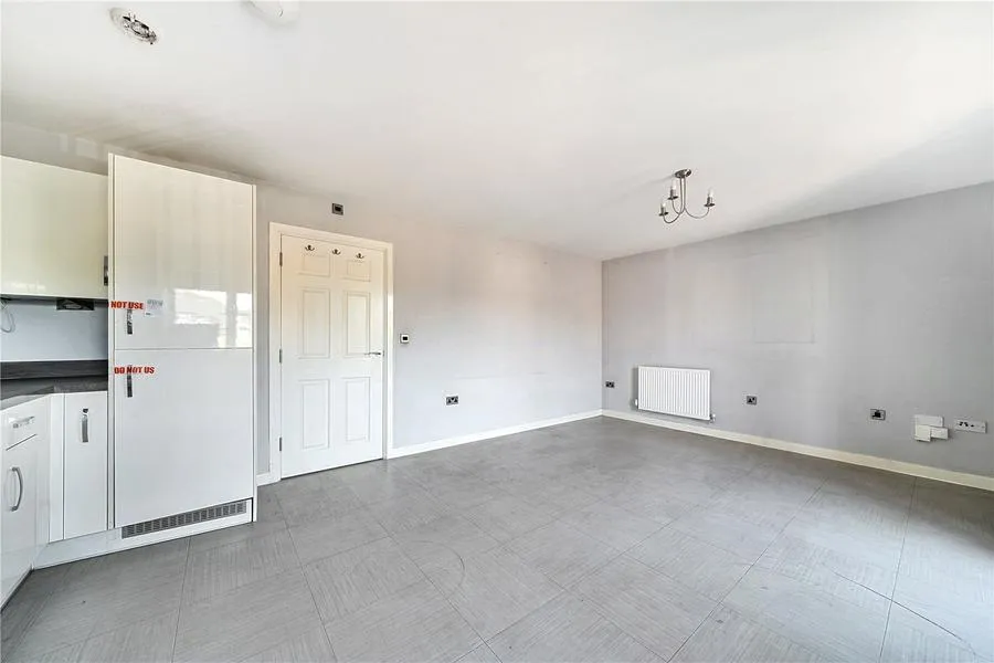 Winter Close, Epsom, KT17, photo 18