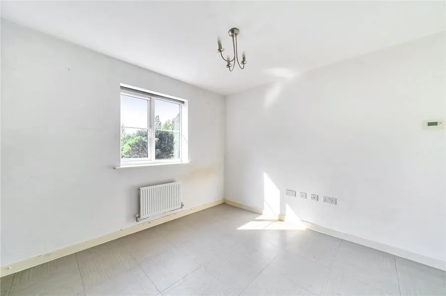 Winter Close, Epsom, KT17, photo 7