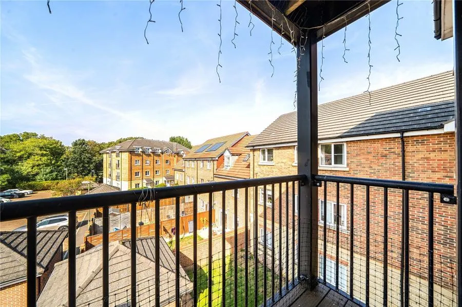 Winter Close, Epsom, KT17, photo 11