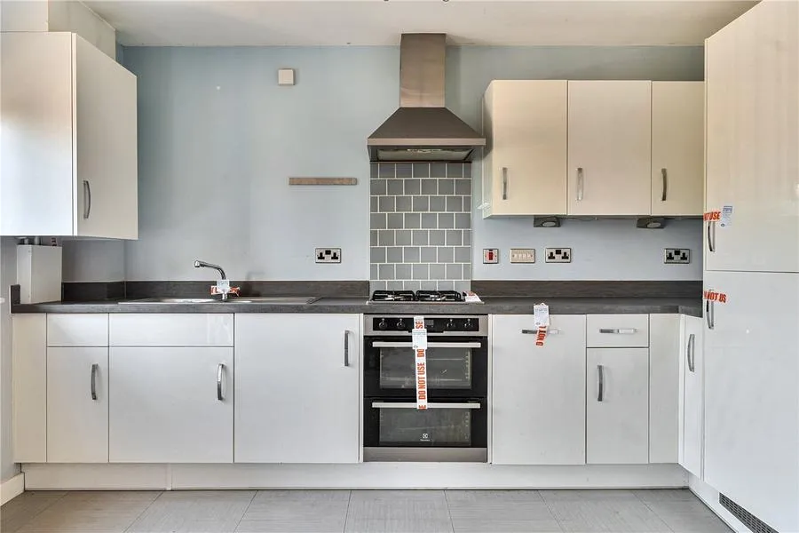 Winter Close, Epsom, KT17, photo 14