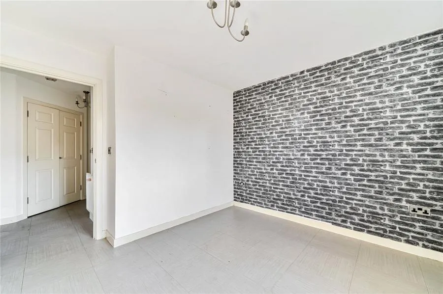 Winter Close, Epsom, KT17, photo 10