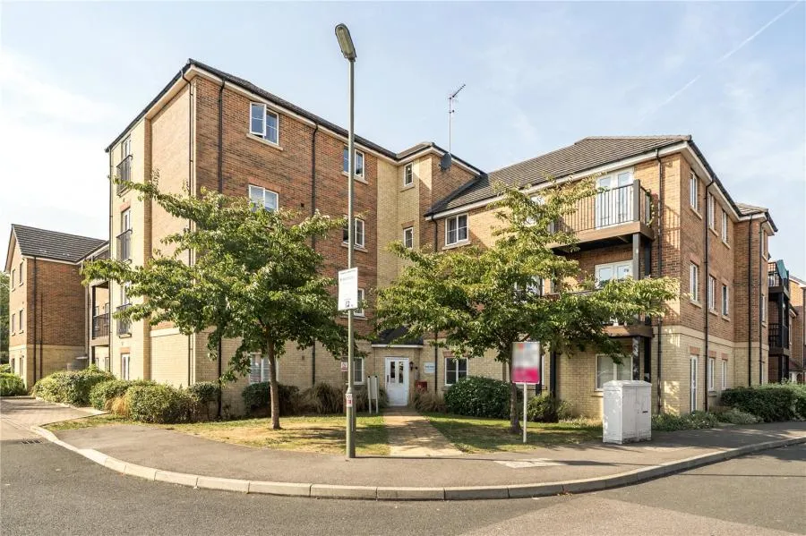 1 bed flat for sale, Winter Close, Epsom, KT17