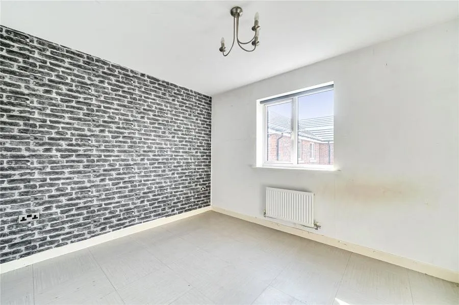 Winter Close, Epsom, KT17, photo 9