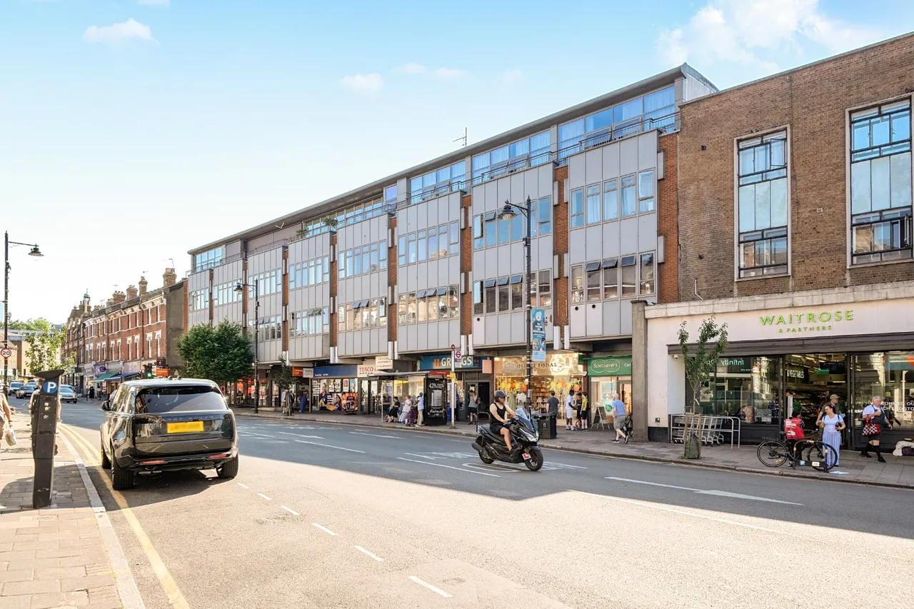 The Broadway, Crouch End, London, N8, photo 6