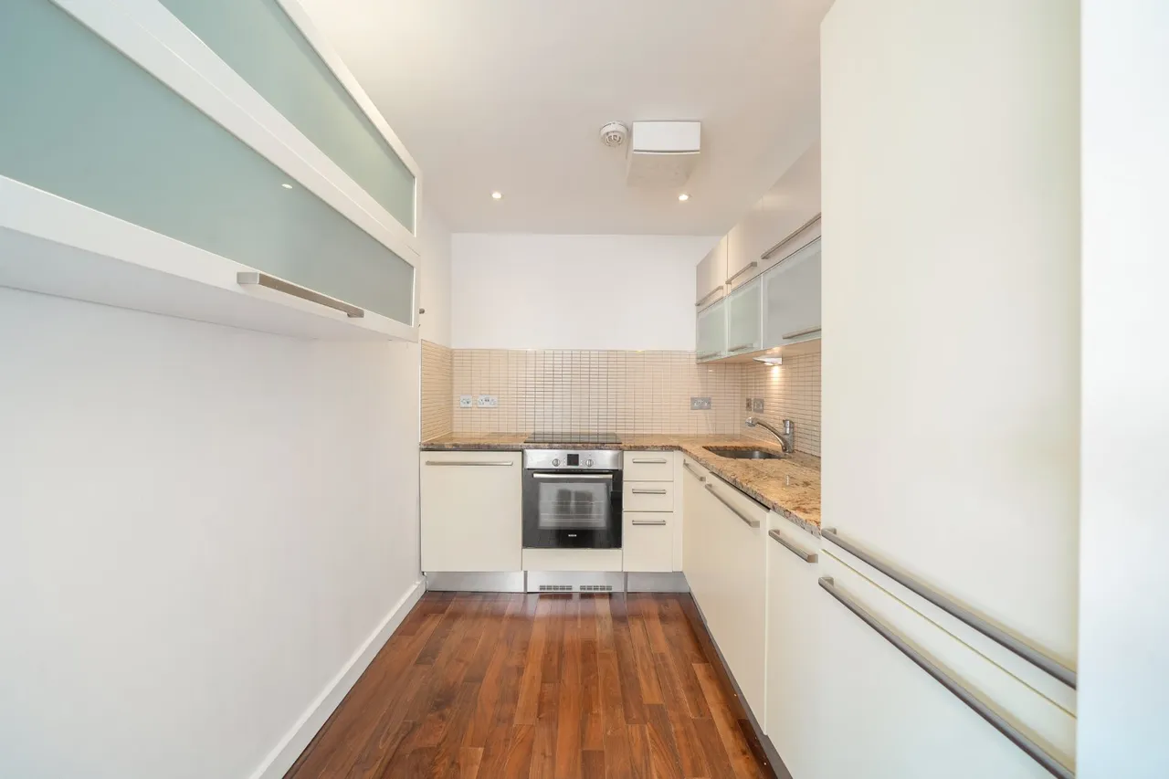 The Broadway, Crouch End, London, N8, photo 12