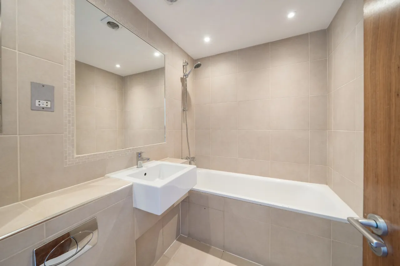 The Broadway, Crouch End, London, N8, photo 5