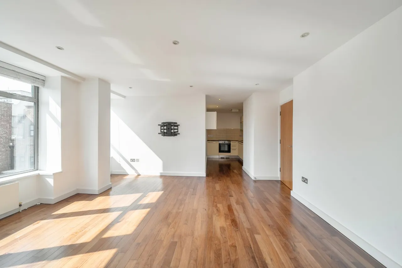 The Broadway, Crouch End, London, N8, photo 9