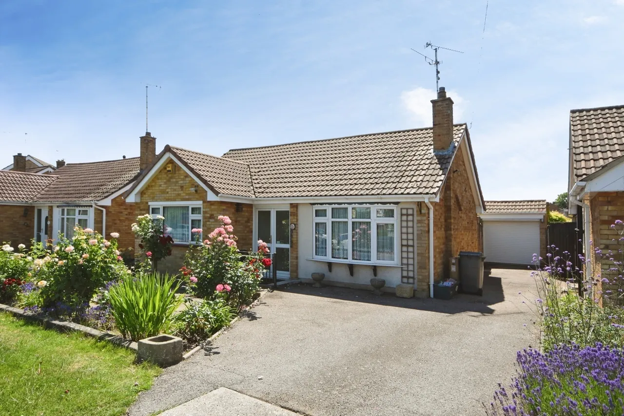2 bed house for sale — Tavistock Road, Springfield, Chelmsford, Essex, CM1