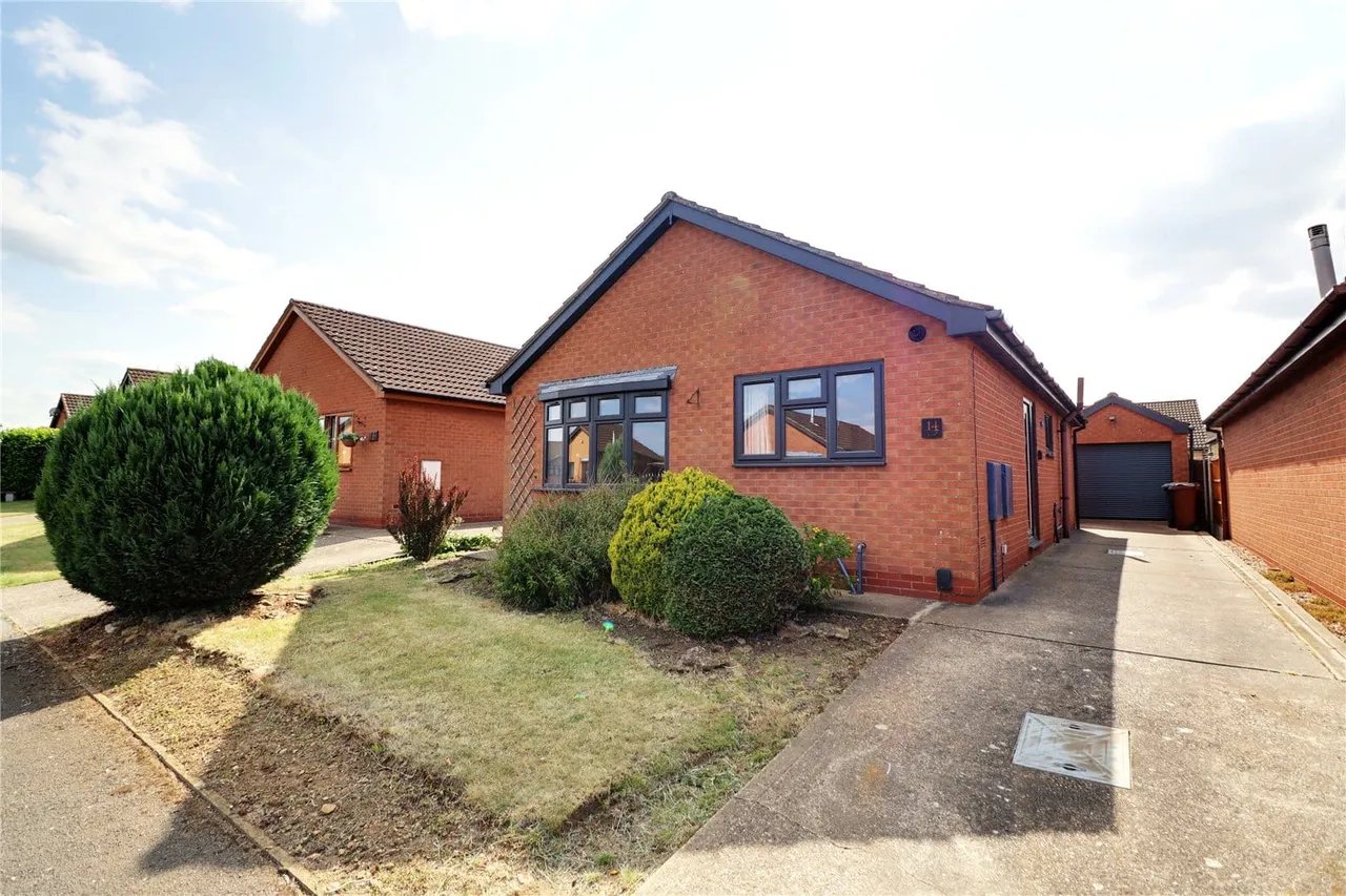 2 bed house for sale, Allison Close, Messingham, DN17