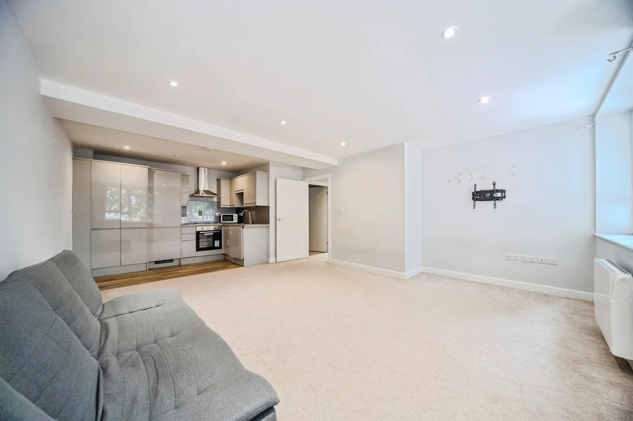 Queensway, Bletchley, MK2, photo 2