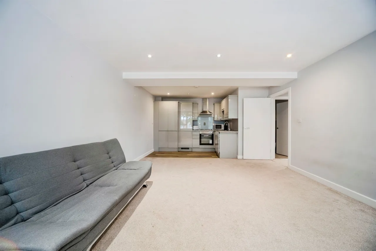 Queensway, Bletchley, MK2, photo 4