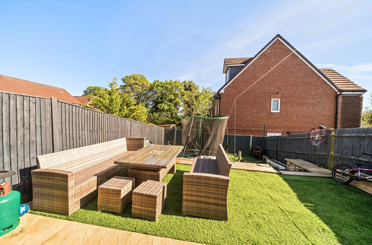 Bello Abbey Way, Alton, GU34, photo 11