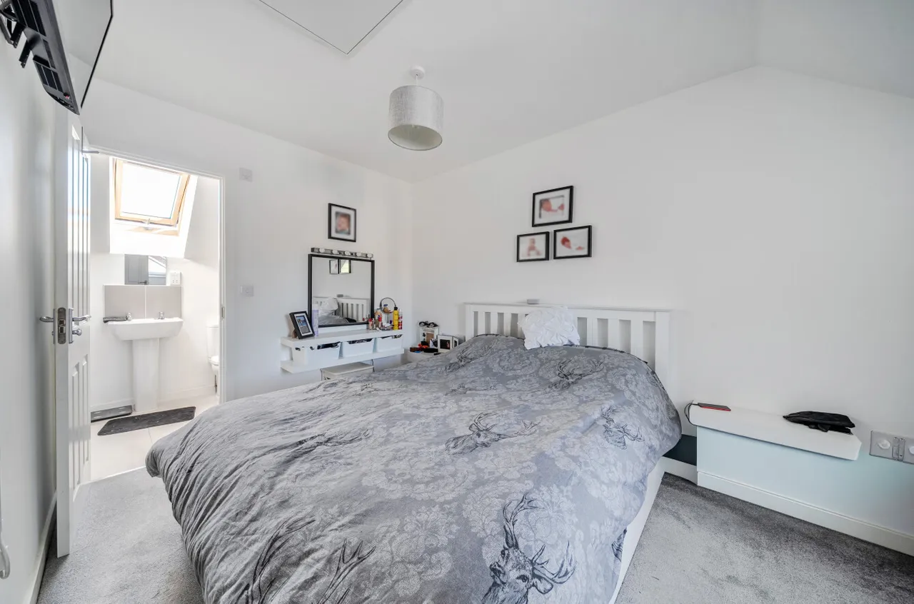 Bello Abbey Way, Alton, GU34, photo 5