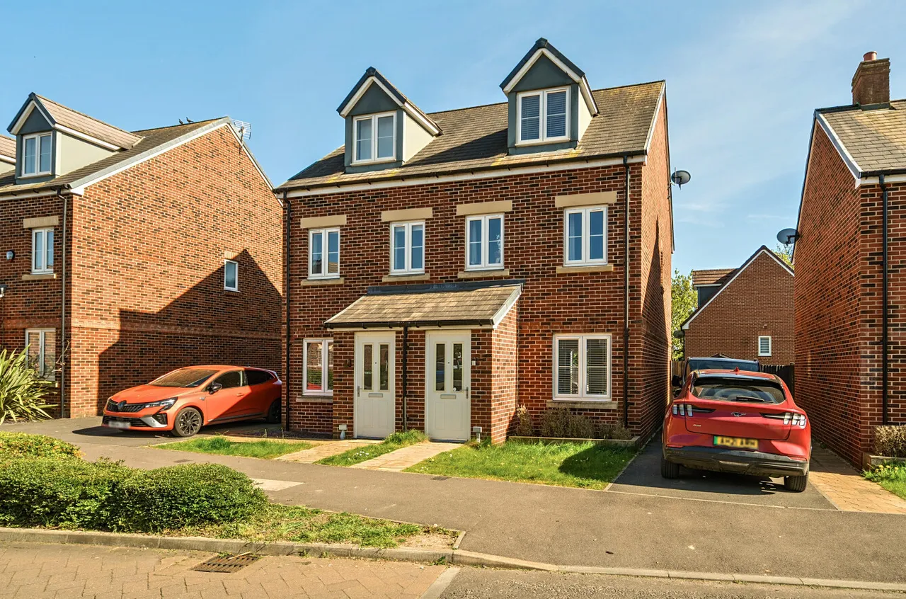Bello Abbey Way, Alton, GU34, photo 8