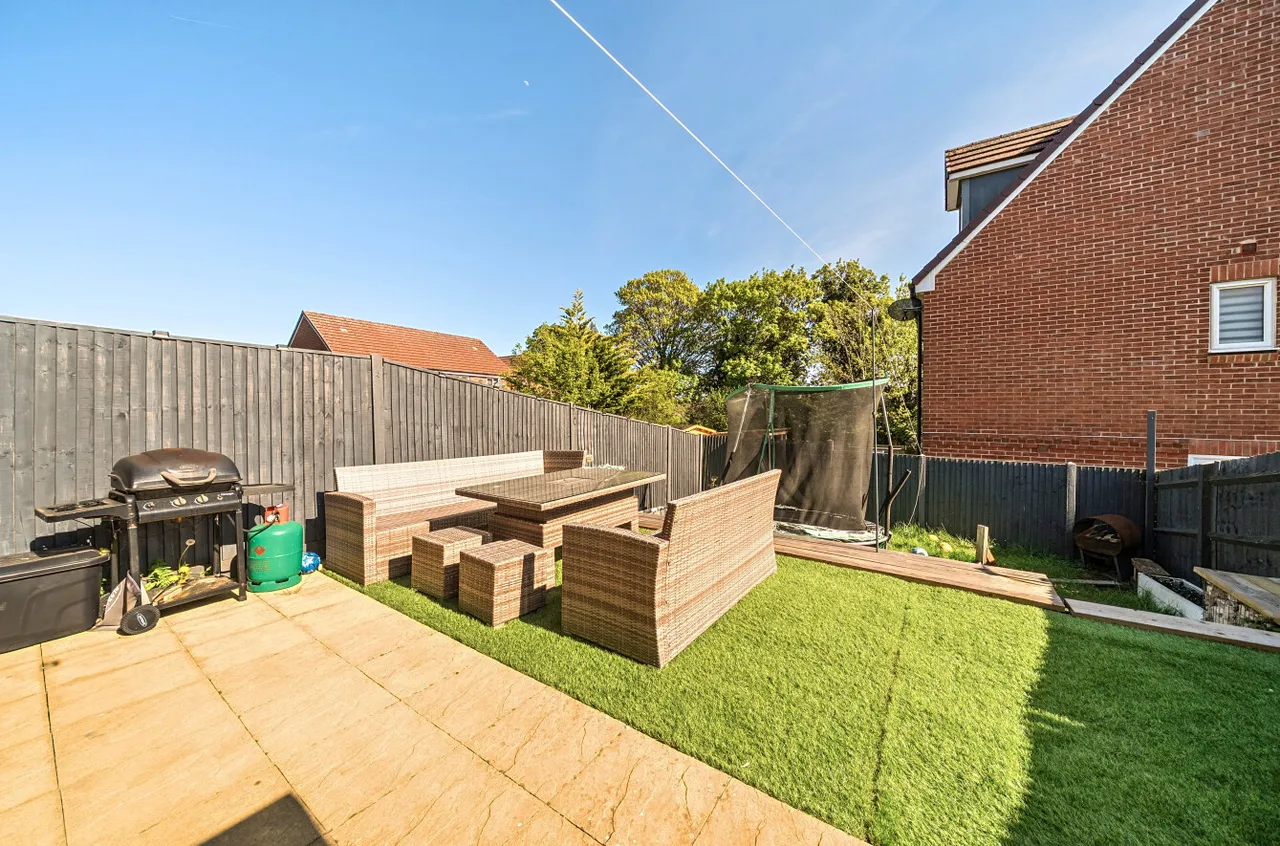 Bello Abbey Way, Alton, GU34, photo 7