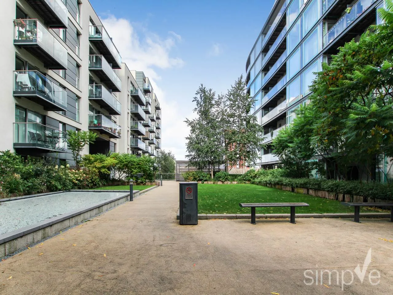 Station Approach, Hayes, UB3, photo 4