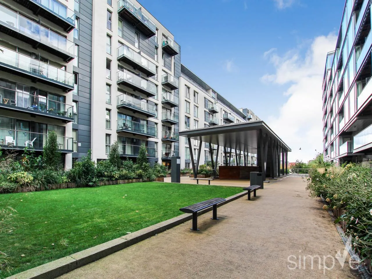2 bed flat to rent, Station Approach, Hayes, UB3