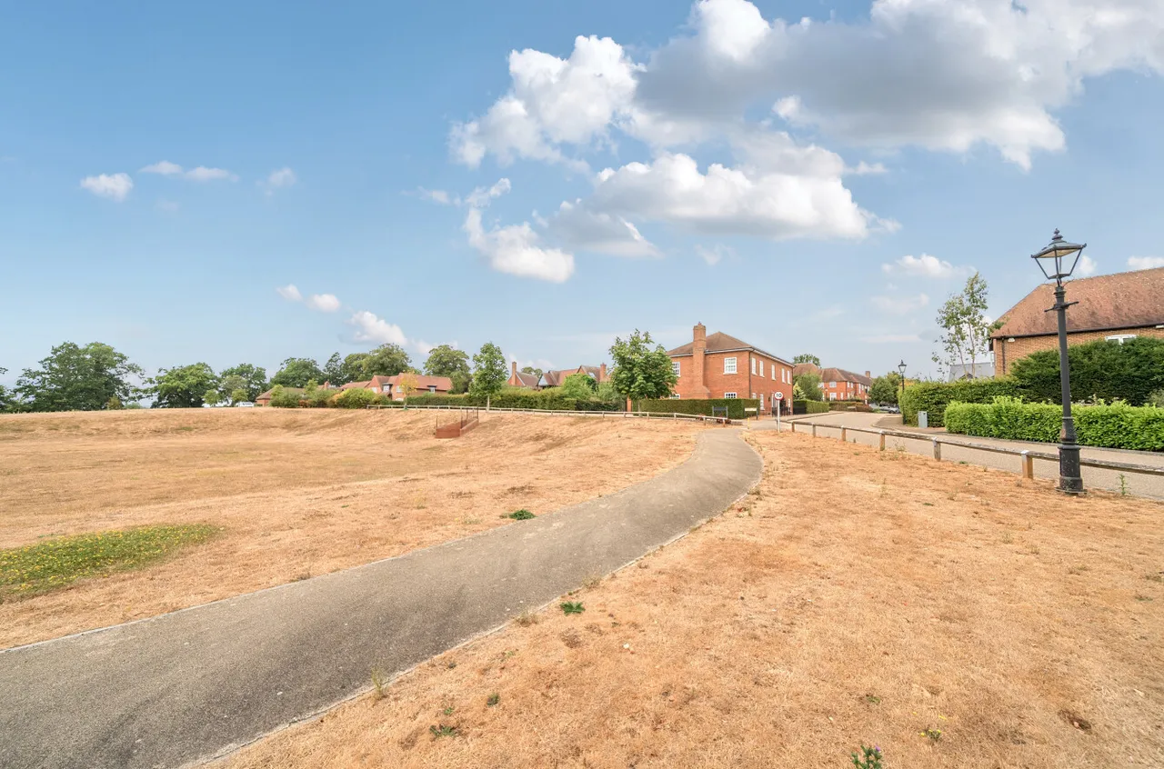 Burnham Square, Upper Froyle, GU34, photo 24