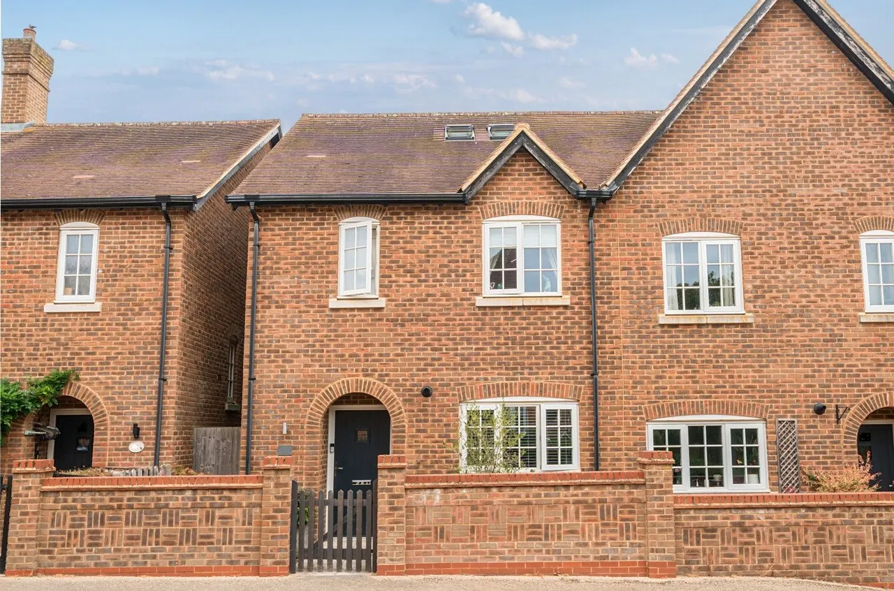 4 bed house for sale, Burnham Square, Upper Froyle, GU34