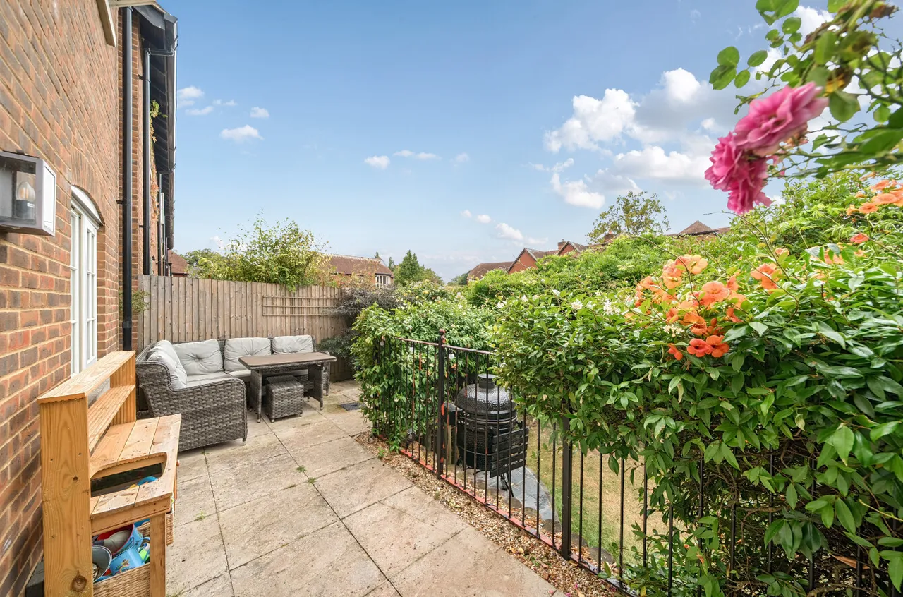 Burnham Square, Upper Froyle, GU34, photo 22