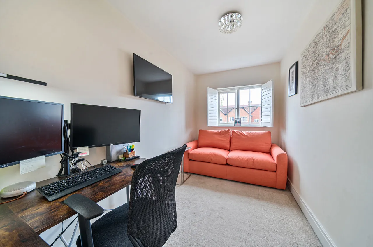Burnham Square, Upper Froyle, GU34, photo 15