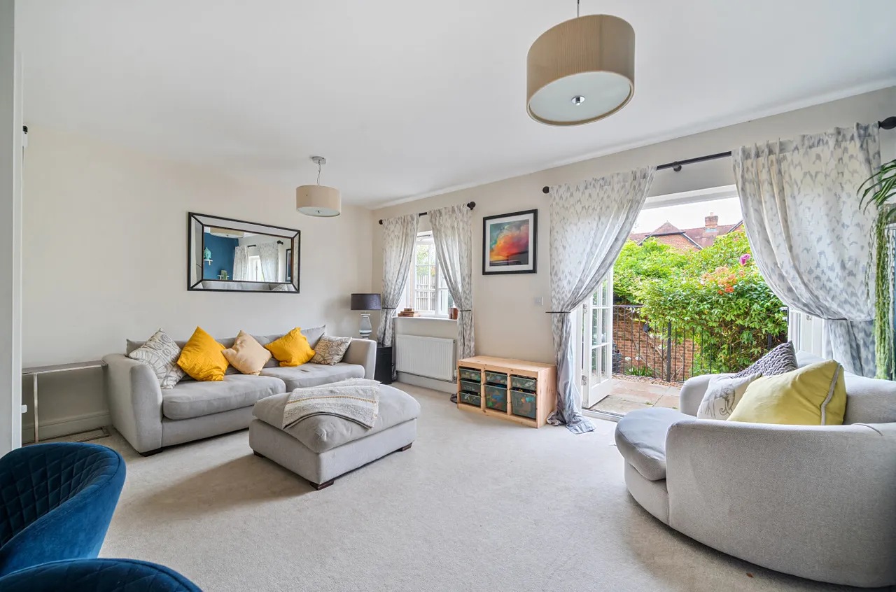 Burnham Square, Upper Froyle, GU34, photo 2