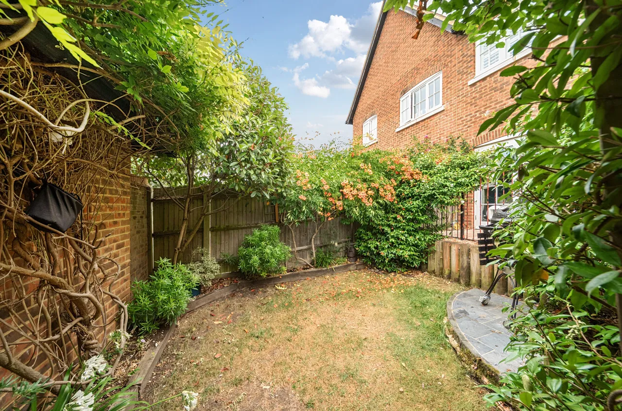 Burnham Square, Upper Froyle, GU34, photo 20