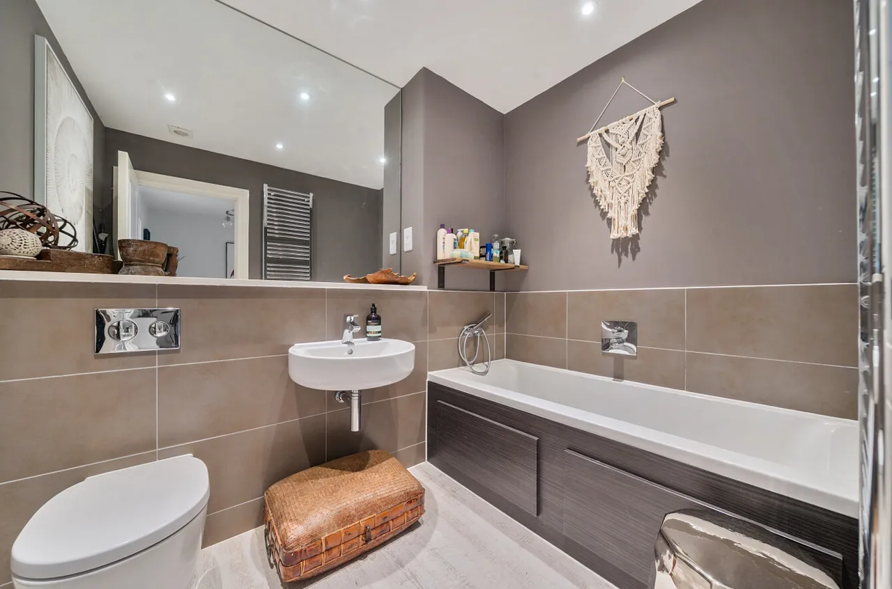 Burnham Square, Upper Froyle, GU34, photo 6