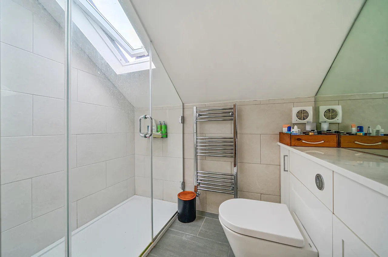 Burnham Square, Upper Froyle, GU34, photo 17