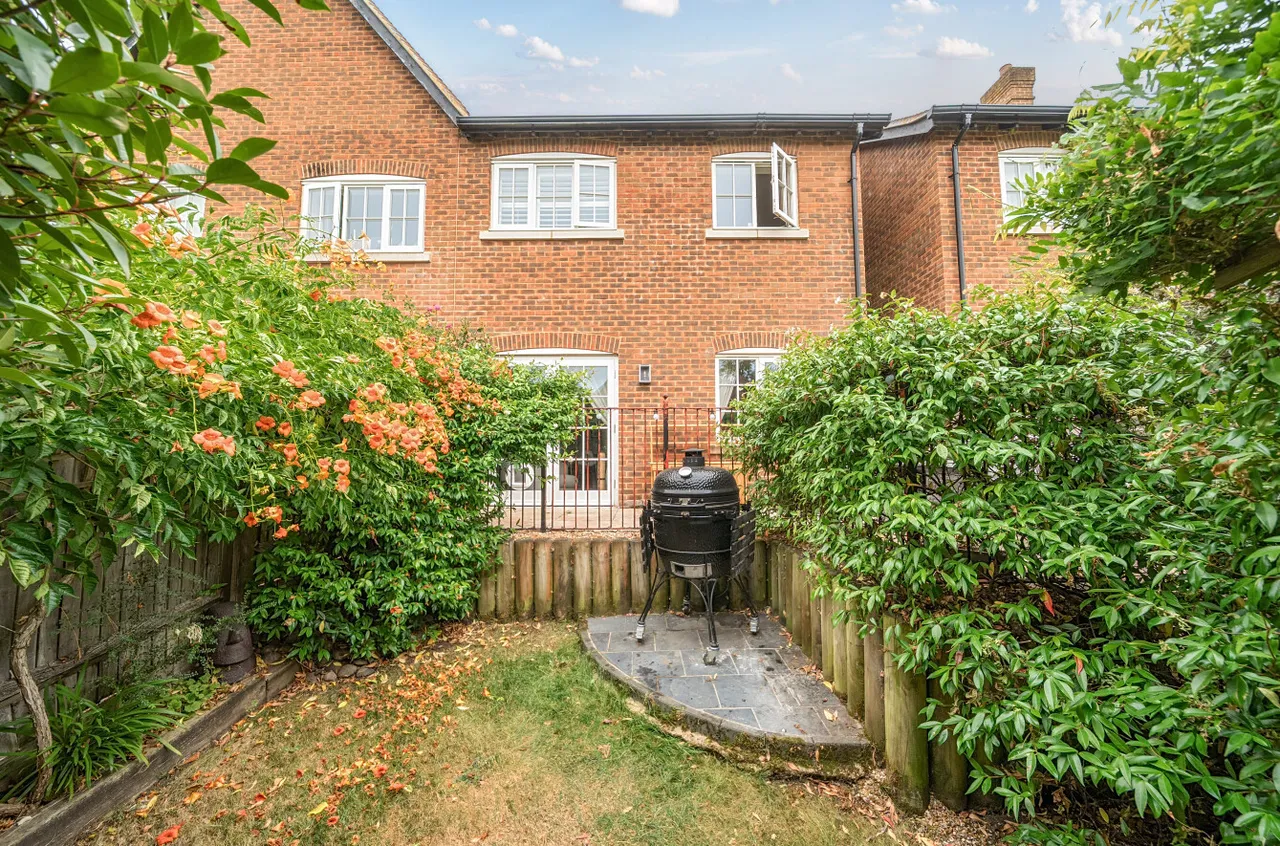 Burnham Square, Upper Froyle, GU34, photo 19