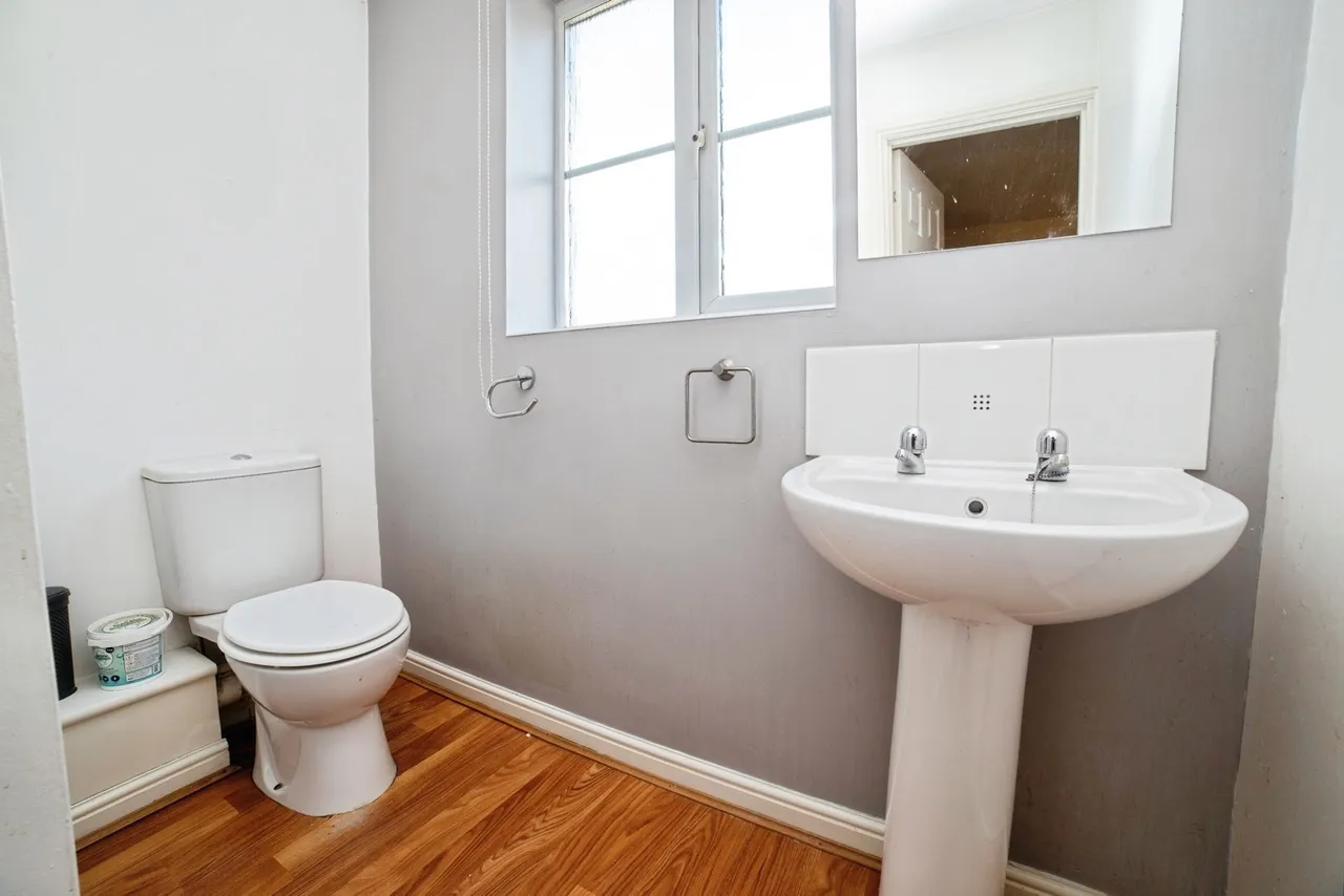 Mercia Court, Huthwaite, NG17, photo 15
