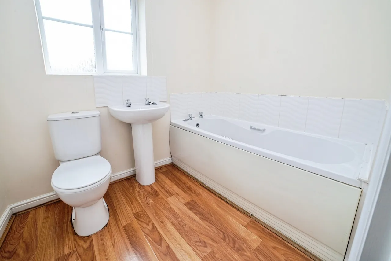 Mercia Court, Huthwaite, NG17, photo 21