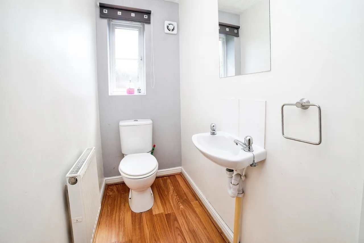 Mercia Court, Huthwaite, NG17, photo 10