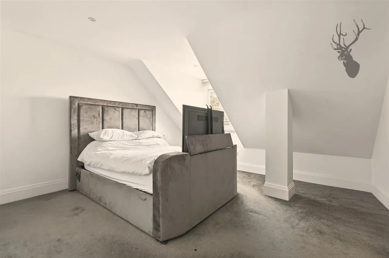 Manor Road, Chigwell, IG7, photo 10