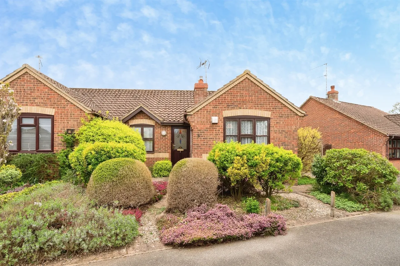 2 bed house for sale — Rowan Way, Holt