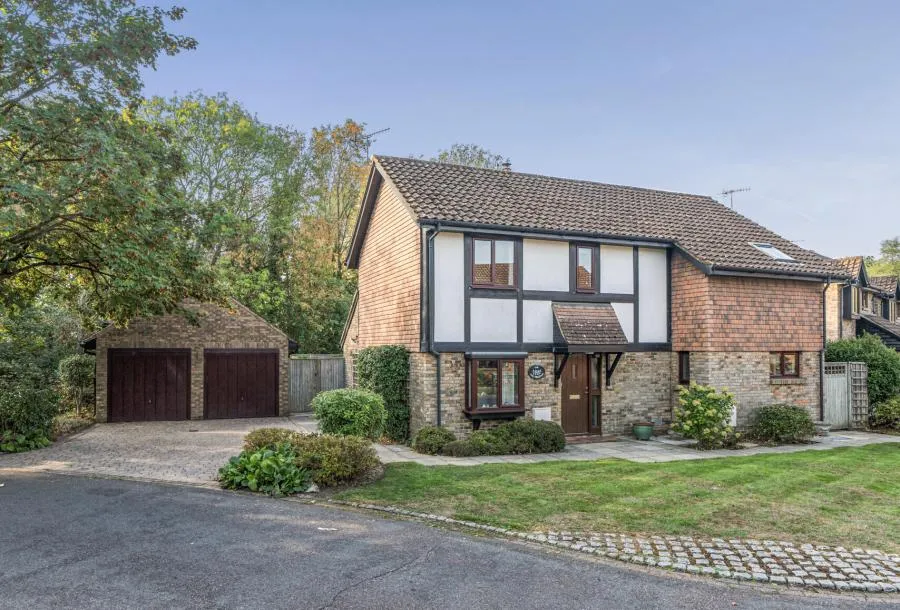 4 bed house for sale, The Fieldings, Horley, RH6