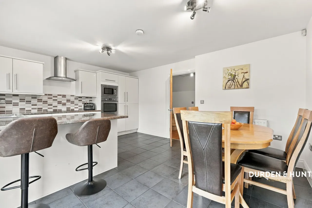 Spinney Close, Rainham, RM13, photo 6