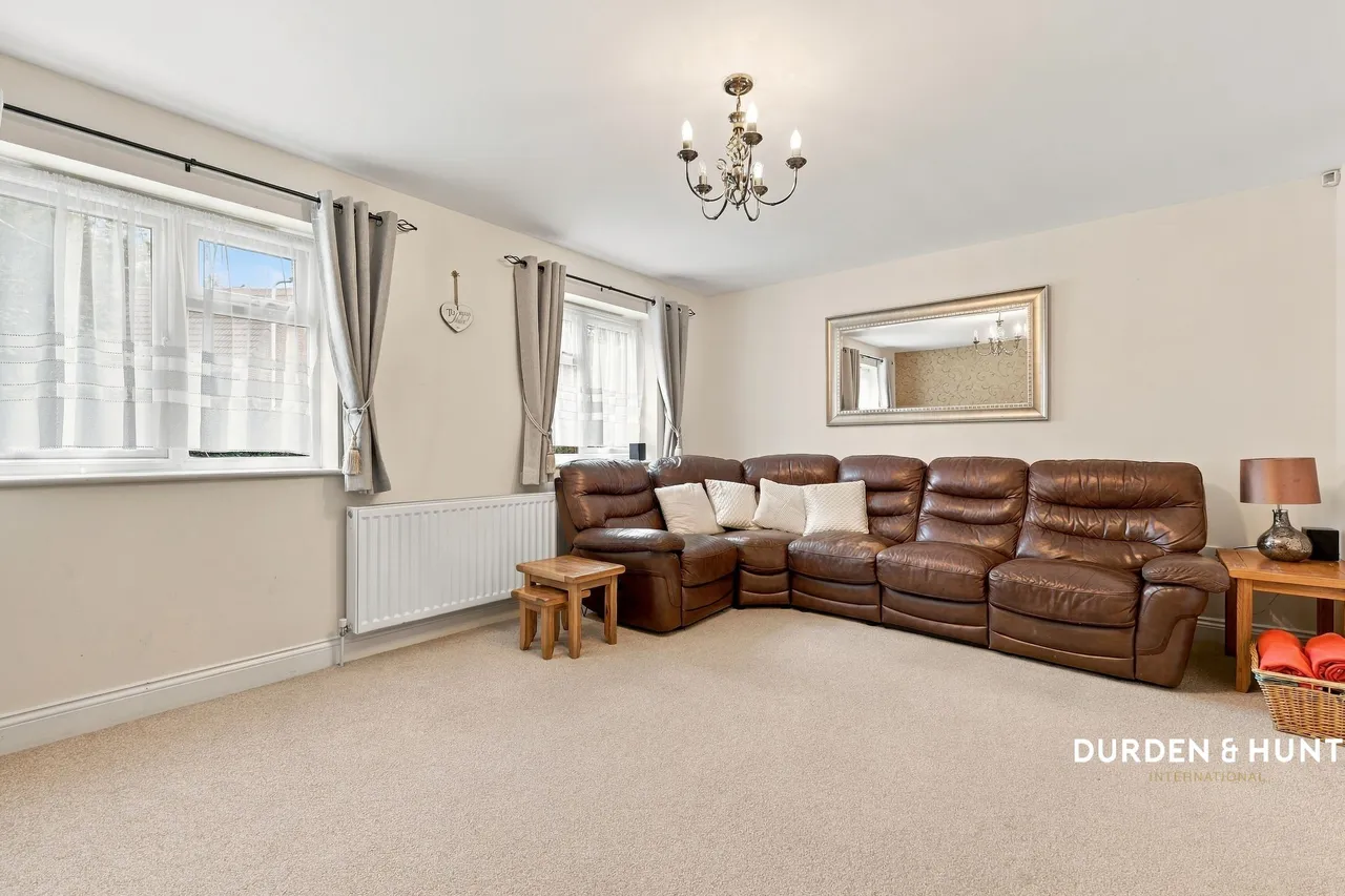 Spinney Close, Rainham, RM13, photo 3