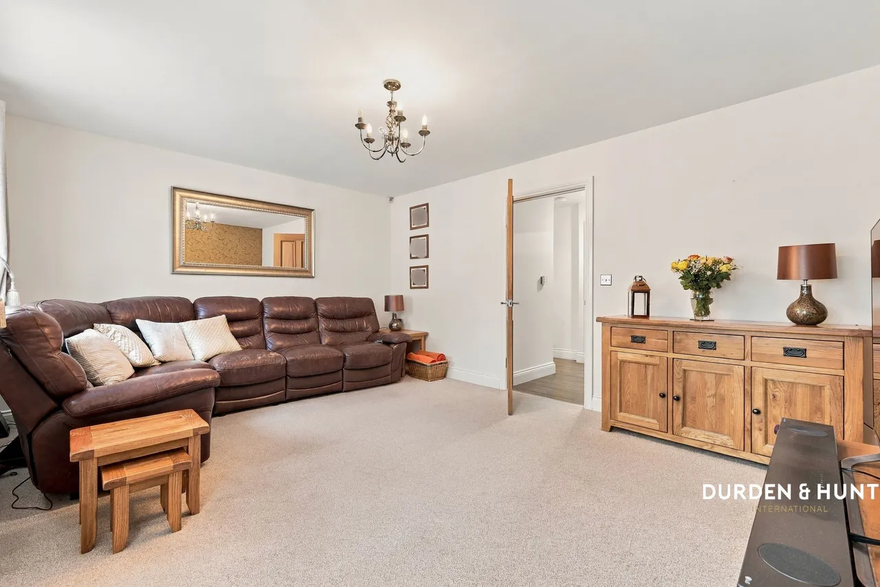 Spinney Close, Rainham, RM13, photo 2