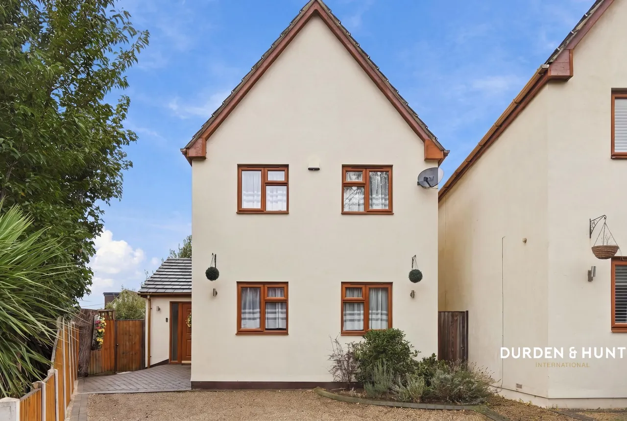 3 bed house for sale, Spinney Close, Rainham, RM13