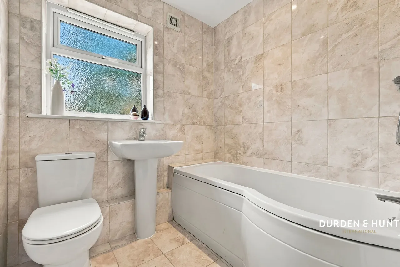 Spinney Close, Rainham, RM13, photo 17