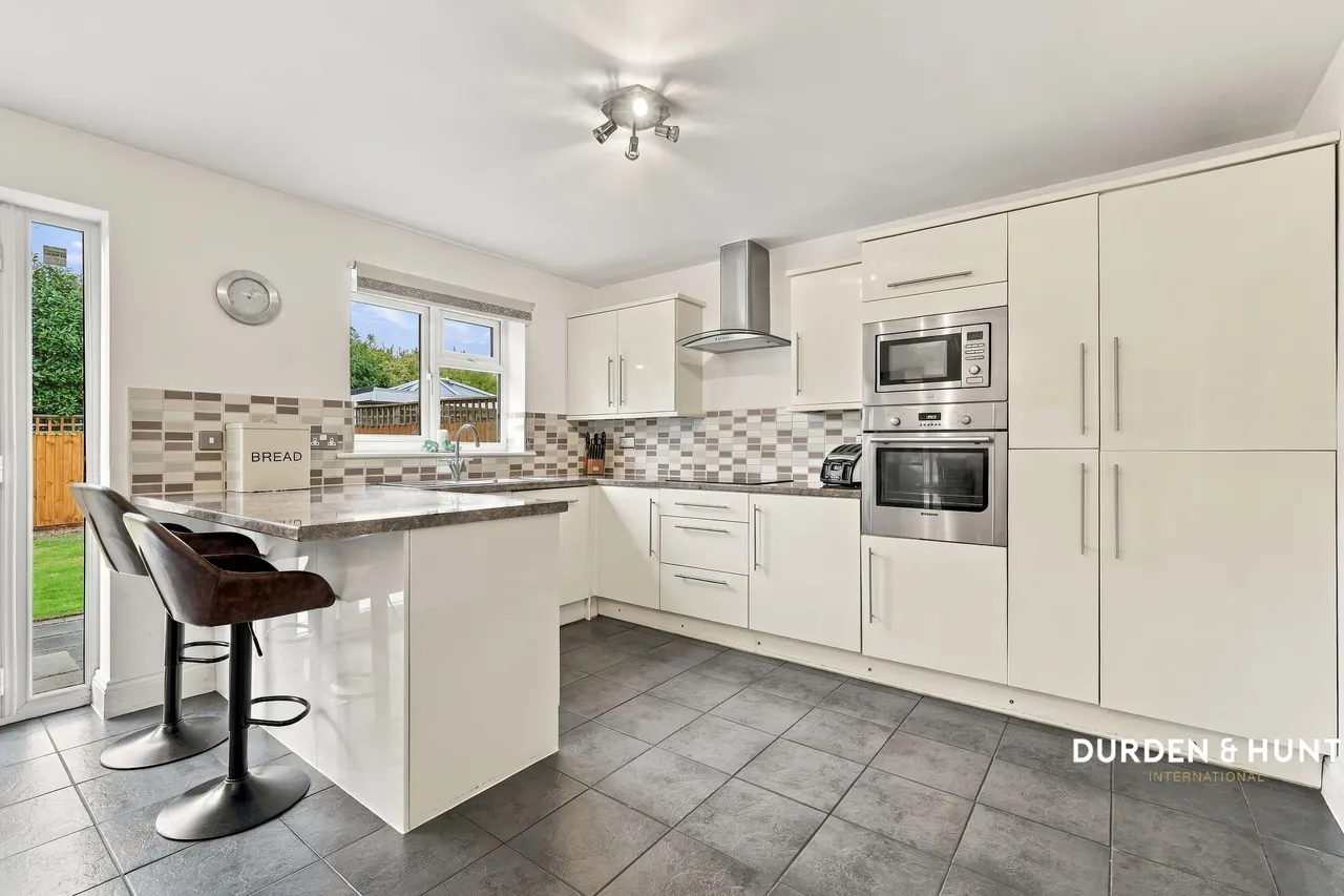 Spinney Close, Rainham, RM13, photo 4