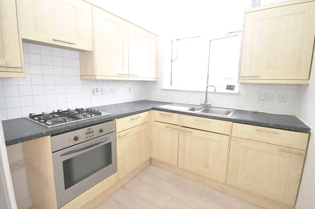 Twickenham Road, Hanworth, TW13, photo 2