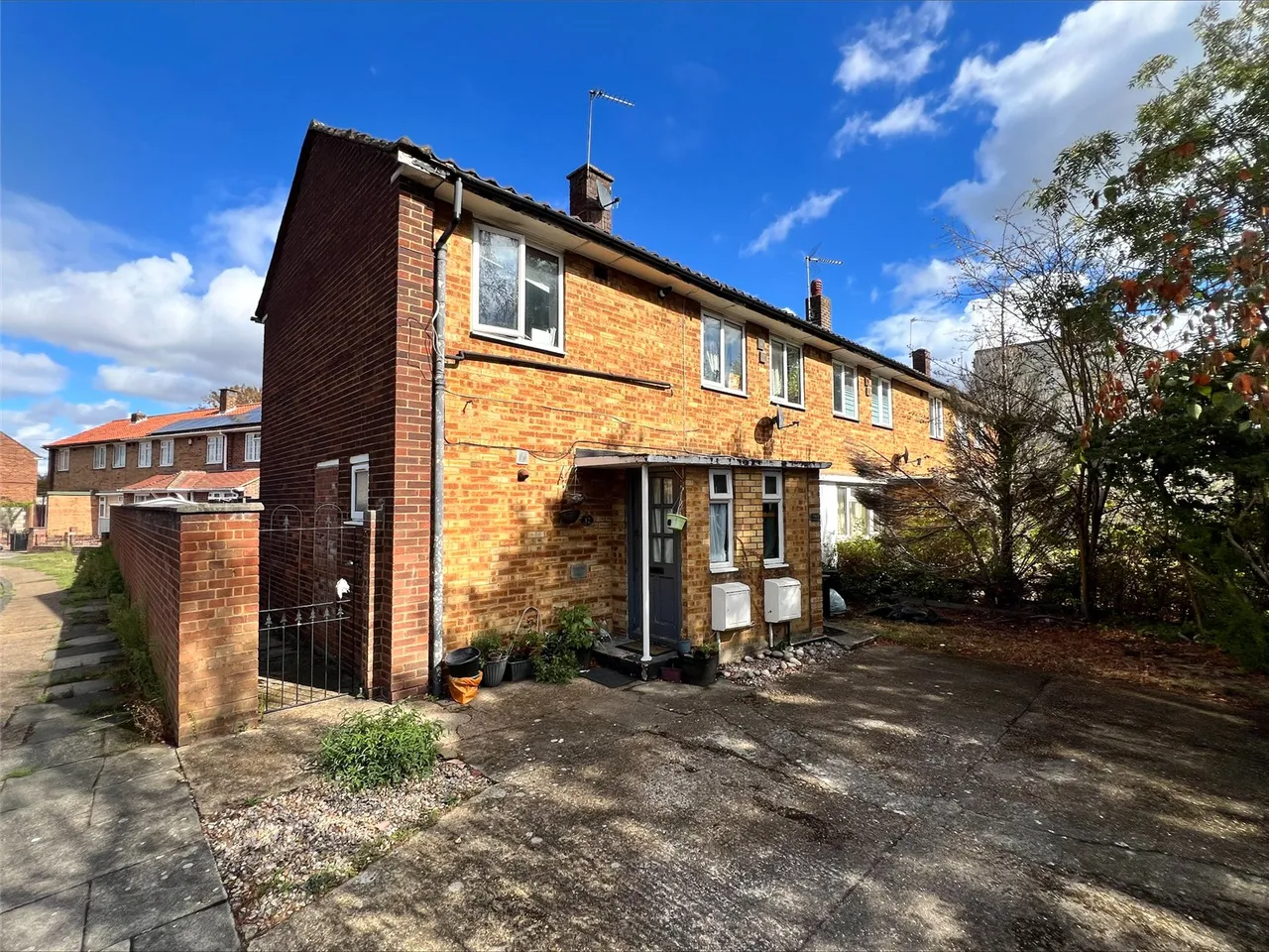 2 bed flat for sale, Twickenham Road, Hanworth, TW13