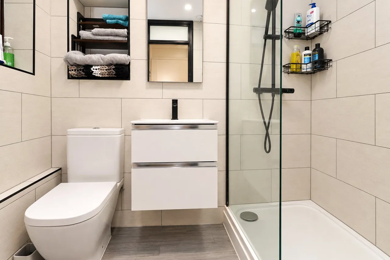Calluna Court, Woking, GU22, photo 2