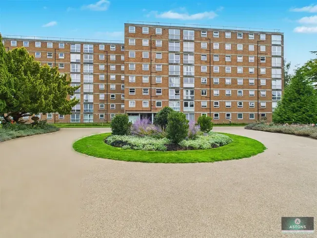 2 bed flat for sale — Milton Mount, Crawley