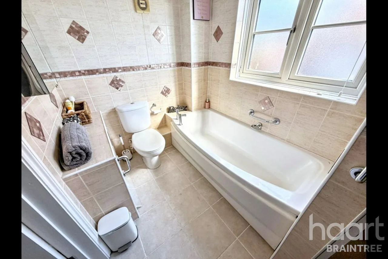 Canterbury Grange, CM7, photo 11
