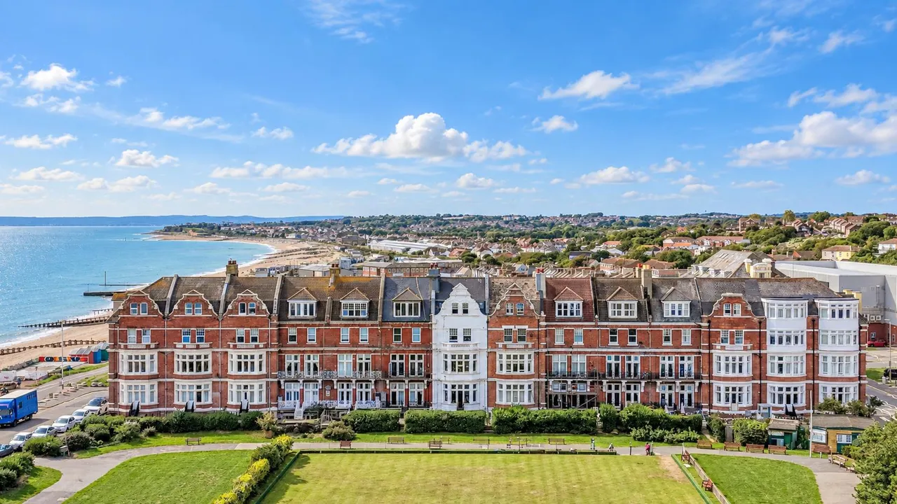 1 bed flat for sale, Grosvenor Gardens, St. Leonards-On-Sea