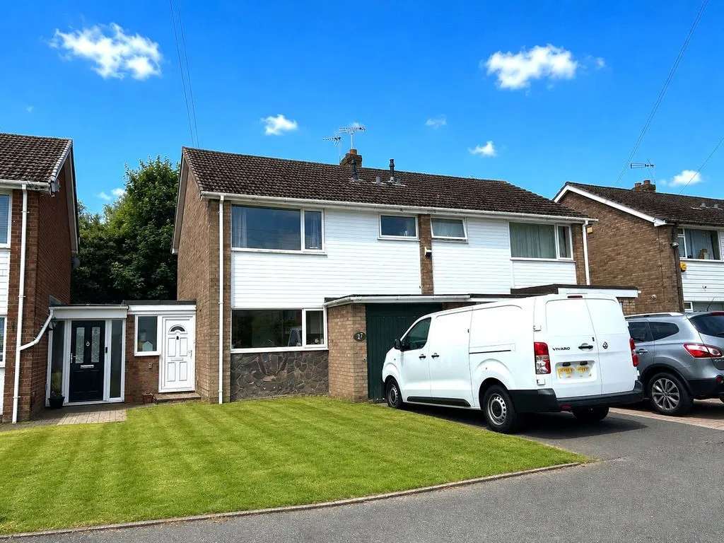 3 bed house for sale, Knaves Castle Avenue, Brownhills, WS8